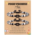 Vista dettagliata dei braccialetti fatti a mano Pinky Promise su cartoncino per coppie - Coppia Nera