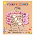 Détail de quatre bracelets en perles d'argile polymère avec pendentifs cœur sur carte cadeau - Couples Multicolore (Ensemble)
