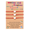 Détail de trois bracelets tressés rouges avec breloques cœur sur carte Mère et Fille - Style 39