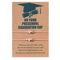 Braccialetti graduazione intrecciati rosa con ciondoli a cuore su cartolina - Graduazione Prescolare-Cuore-Rosa