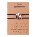 Gros plan des pendentifs carpe koï Yin Yang sur bracelets tressés avec carte cadeau - Pendentifs Poisson Rouge - Style Meilleurs Amis