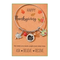 Détail du bracelet de Thanksgiving avec gravure de dindon et breloques de feuilles d'érable - Gobble