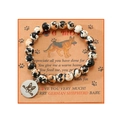 Detail eines Perlenarmbands für Hundemamas mit Schäferhund-Anhänger auf Geschenkkarte - Kalzium-Gefleckter Stein Deutscher Schäferhund (B00542)