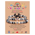 Détail de bracelets cœur en perles Heishi faits main sur carte cadeau thème rentrée scolaire - Noir Cœur Rouge (Thème Maternelle)