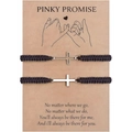 Détail de bracelets de couple tressés avec pendentifs croix sur carte Pinky Promise - Thème Promise (Noir)