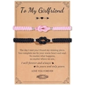 Detail der Paar-Knotenarmbänder in Pink und Schwarz auf einer romantischen Geschenkkarte - Für Meine Freundin Schwarz & Rosa (B00744)