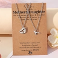 Détail du collier mère-fille dinosaure cœur sur une carte de présentation chaude - Dinosaure