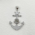 Dettaglio del ciondolo ad ancora in argento con zirconi bianchi e stella centrale - Solo Ciondolo (Senza Catena) / Ciondolo Ancora Pirata Argento