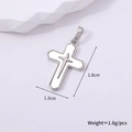 Detailsicht des 1,3 cm x 1,8 cm großen Silberkreuz-Anhängers mit weißem Mittelteil - Silber Stil B