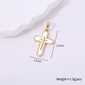 Detailansicht des geschichteten Goldkreuz-Anhängers mit Maßen 2,4cm x 1,5cm auf lila Hintergrund - Gold Stil B