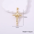 Vista detallada del colgante de cruz dorada con medidas 4,3cm por 2,8cm y peso 4,4g - Crucifijo Jesús Cruz de Perla (Estilo C)