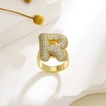 Verstellbarer vergoldeter Ring mit Buchstaben R und Mikropavé-Zirkonia Steinen - Buchstabe R Stil / Gold