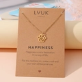 Goldene Edelstahlkette mit Pfotenabdruck und Herz auf einer Motivationskarte - Katzenpfote Gold (N00172)