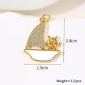 Pendentif voilier doré avec zircons et émail blanc montrant les dimensions précises - Voilier