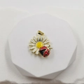 Daisy and ladybug flower pendant in gold alloy with enamel finish for necklaces - Daisy Ladybug Pendant