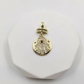 Goldener Hamsa-Hand-Anhänger mit weißem Zirkon und schwarzem Evil-Eye-Motiv im Detail - Goldene runde Hand der Fatima (Augenstil C Gold)
