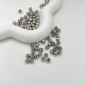 Perline distanziatrici in metallo argento lucido per gioielli su vassoio bianco - 3mm / Platino