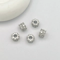 Cinque distanziatori a fiocco di neve placcati oro 14K con zirconi per creazioni gioielli - 6mm / Oro bianco