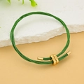 Bracciale in pelle verde intrecciata con chiusura a otto dorata regolabile - Verde scuro