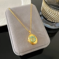 Collar de relicario ovalado dorado con nautilus de esmalte azul y cadena cruzada - Estilo Nautilus Verde Azulado (W975)