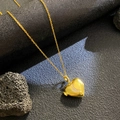Collar de medallón de corazón dorado con luna de circonitas y acabado pulido - Juego de Pendientes de Botón de Luna y Corazón