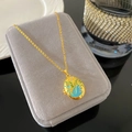 Collar de relicario ovalado dorado con cisne de esmalte azul e incrustación de circonita - Estilo Relicario Cisne Azul (W985)