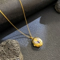 Collar de relicario dorado con diseño de pájaro en diamantes y gema azul central - Águila de Circonita Azul Completa Ovalada