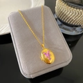 Collar de relicario ovalado dorado con langosta de esmalte morado sobre terciopelo - Estilo Relicario Langosta Púrpura (W995)