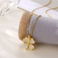 Exquisite gold clover necklace with heart-shaped cat-eye stone petals and small zircon - Gold Cat's Eye Clover (O-Chain)