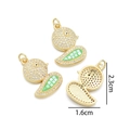 Ciondolo anatra dorato con intarsio in conchiglia e smalto verde, charm 2,3 x 1,6 cm - Anatra dalla Testa Grande (5473031415158) / Verde