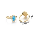 Anello Hamsa dorato con intarsio in opale blu e brillanti cristalli di zircone - Opale Blu Pavone (Stile B)