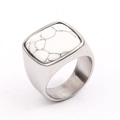 Détail de la bague chevalière vintage en acier inoxydable pour homme avec pierre blanche - Argent Turquoise Blanche