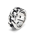 Detailaufnahme des Punk-Retro-Motorradkettenrings aus Titanstahl mit oxidiertem Finish - US 5 / Stahlfarben