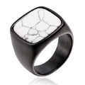 Vue détaillée de la bague chevalière noire pour homme avec pierre blanche carrée texturée - Couleur Noir Turquoise Blanche