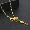 Gouden titanium stalen ketting met drievoudige ring- en sleutelhanger op zwarte box - Goud Drie Ringen Sleutel