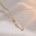 Collier en titane doré avec pendentif bambou blanc et détails en zircon sur satin - Or Blanc Bambou Zircon Blanc (Chaîne à Lèvres)