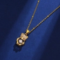 Collana con orsetto dorato con micro-zirconi e pietra danzante su sfondo blu - Oro - Orso Dinamico (Catena a O)