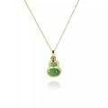 Dettaglio della collana con ciondolo a zucca dorata con pietre verdi e zirconi brillanti - Stile Zucca Oro Verde (Catena a O)