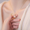 Collar minimalista de acero de titanio dorado con colgante de perla en forma gota - Perla Artificial Blanca Dorada (9173-Dorado Blanco)
