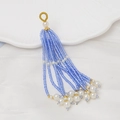 Detalle de borla de cuentas con semillas azul claro y perlas blancas para DIY - Azul cielo