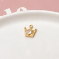 Macro shot of gold-plated crown pendant with cubic zirconia and heart-shaped center stone - White Heart Zirconia Crown (03#)