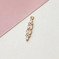 Macro-opname van een gouden zirkoon hanger met marquise-slijpvorm voor DIY-sieraden creatie - Marquise Bar Hanger (04#)