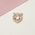Detailopname van de vergulde ronde zirkonia-connector voor DIY-sieraden maken - Micro Pave Holle Cirkel Hanger (07#)