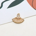 Detail van waaiervormige gouden hanger met micro-pave witte zirkoon en bovenste oog - 08#