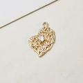 Makroaufnahme vergoldeter hohlgeflochtener Anhänger mit Zirkonia für DIY-Schmuckdesign - Stil 08# Herz