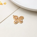 Vista macro de un colgante de mariposa dorada con calados y circonitas para joyería de DIY - Estilo Mariposa con Patrón Calado 02#(LF2190)