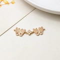Detalle macro de conector de mariposa dorado con circonitas para creación de joyas DIY - Estilo Conector Mariposa Trébol 03#(LF2190)