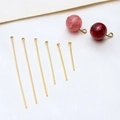 Dettaglio di spilli a testa piatta placcati in oro per la creazione di gioielli - 20mm / Chiodini a testa piatta