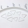 Lot de 8 pendentifs triangulaires argentés minimalistes pour boucles d'oreilles - Grand / Plaqué Platine