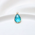 Himmelblauer Kristallanhänger in Tropfenform mit Goldrand für DIY-Schmuck - 10*18mm / Seeblau